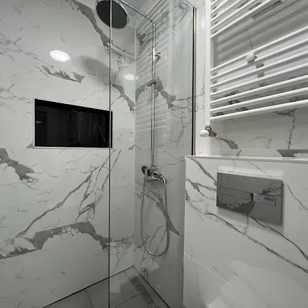 アパート Aem House